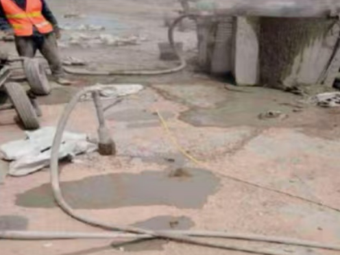 刚察水泥混凝土路面板底注浆技术 路面脱空注浆整治方案